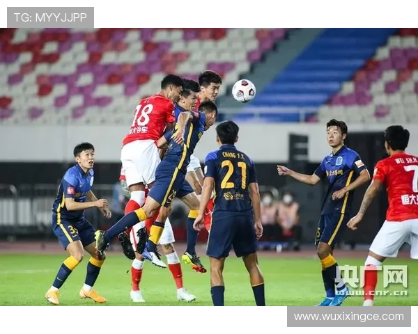 克莱蒙与洛里昂激战正酣比分悬念迭起引发球迷热议